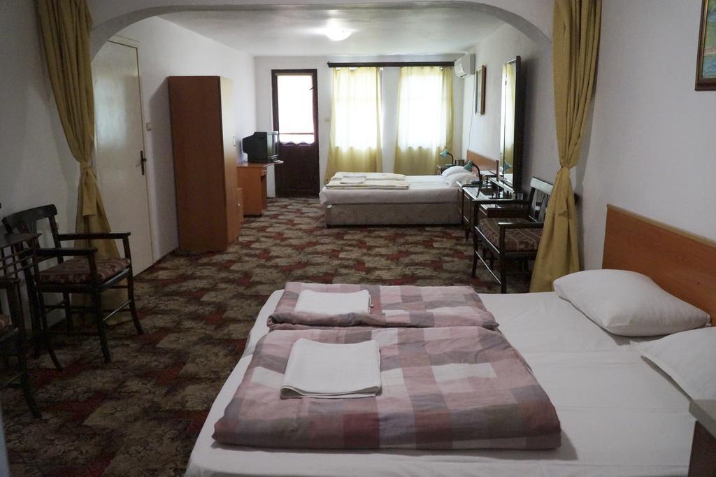וליקו טורנובו Guestrooms Ross מראה חיצוני תמונה